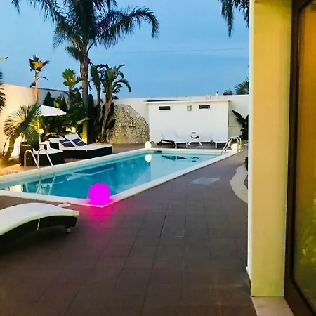 Del Salento Exclusive לינה וארוחת בוקר 4*